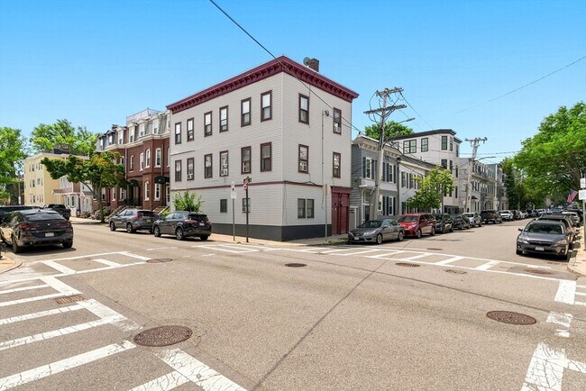 Building Photo - 807 E 3rd St