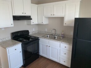 Building Photo - 906 Magnusson Ave