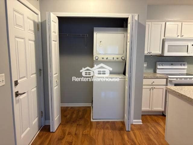 Building Photo - 8191 E River Rd