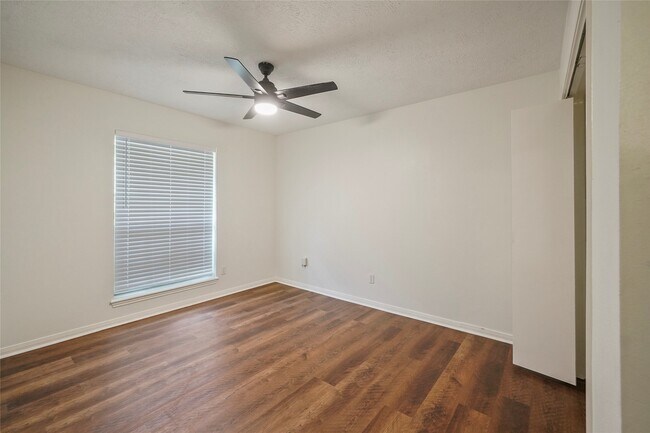 Building Photo - 719 Thornwood Dr