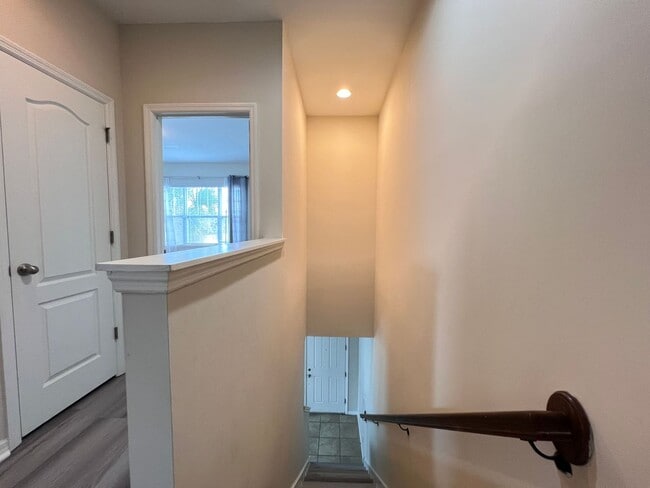 Building Photo - Beautiful Townhouse at Windermere availabl...