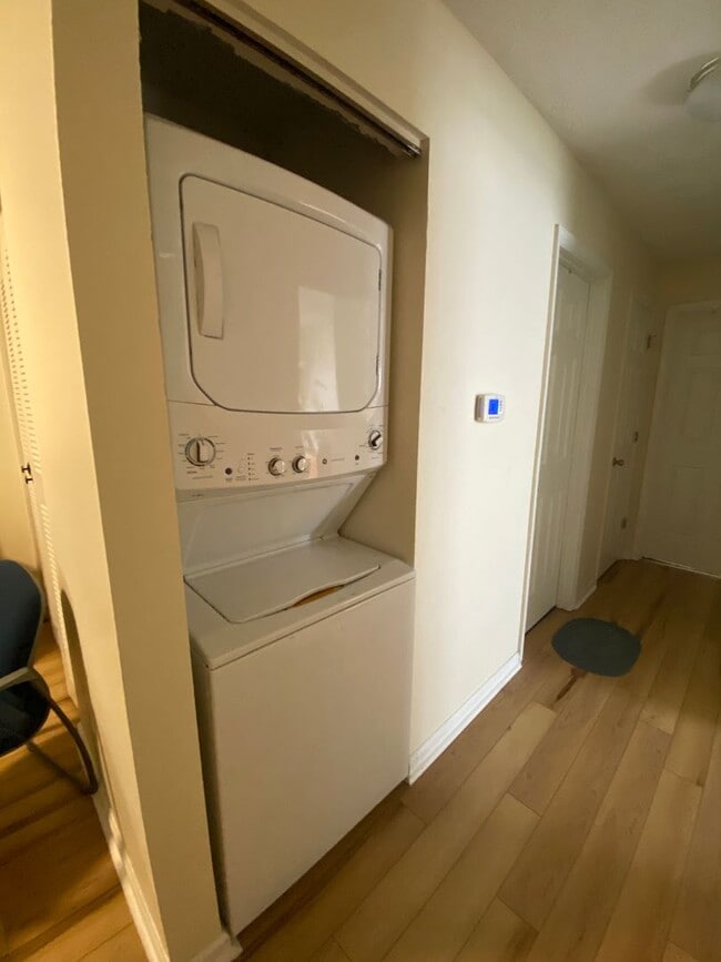 Building Photo - 3-Bedroom Apartment Near IU Bloomington Campus