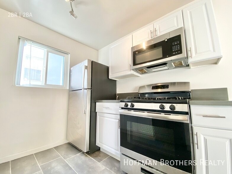 Building Photo - 1808 N Harvard Blvd