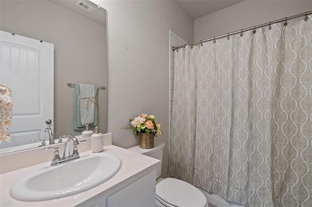 Building Photo - 10049 Adams Ln