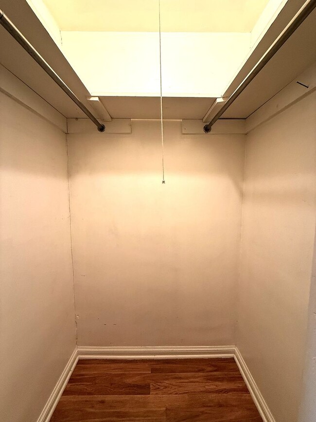 Building Photo - 217 W Maple St