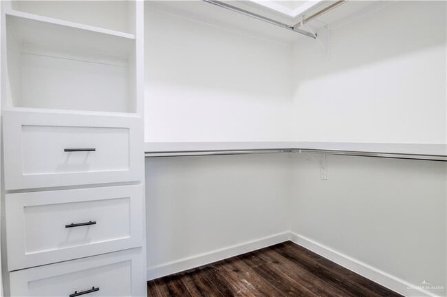 Building Photo - 23 Cassandra St