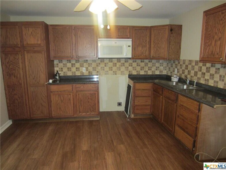 kitchen will come with appliances - 4904 lone tree rd