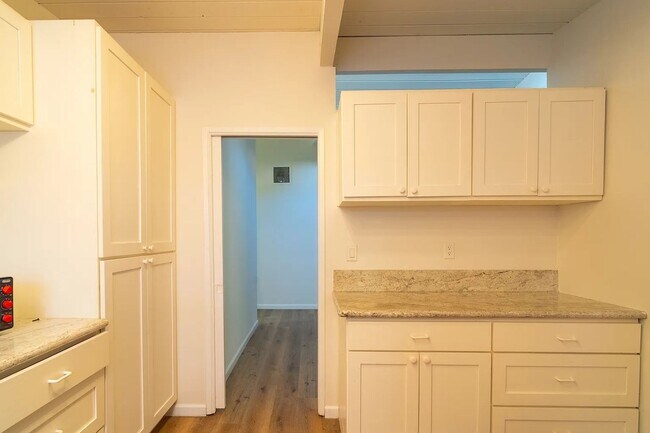 Building Photo - Newly Renovated!! 6 Bedroom property on Baja! (Lease out, pending signatures. Check back in a few...