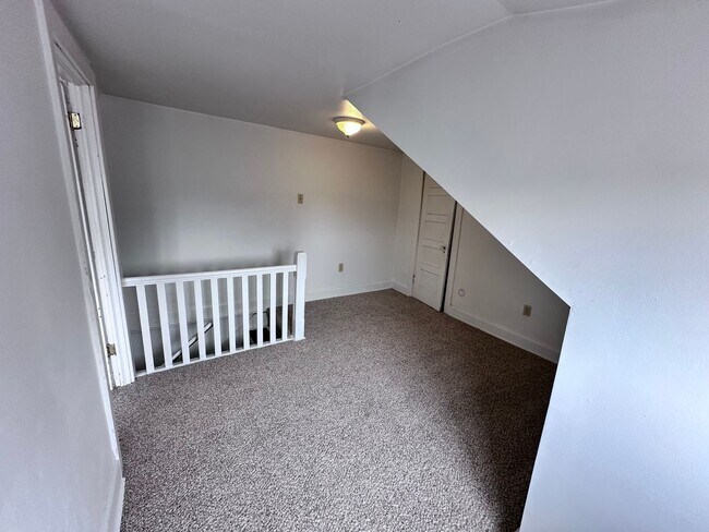 Building Photo - 2712 Woodlawn St