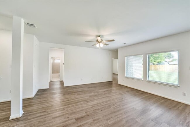 Building Photo - 11611 Moltere Dr