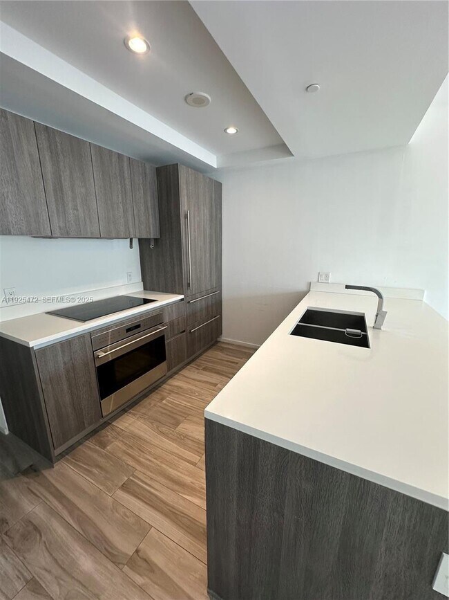 Building Photo - 801 S Miami Ave