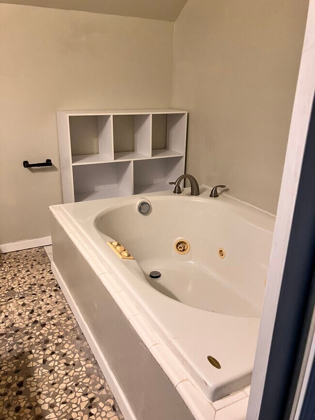 Building Photo - 164 Golden Meadow Dr