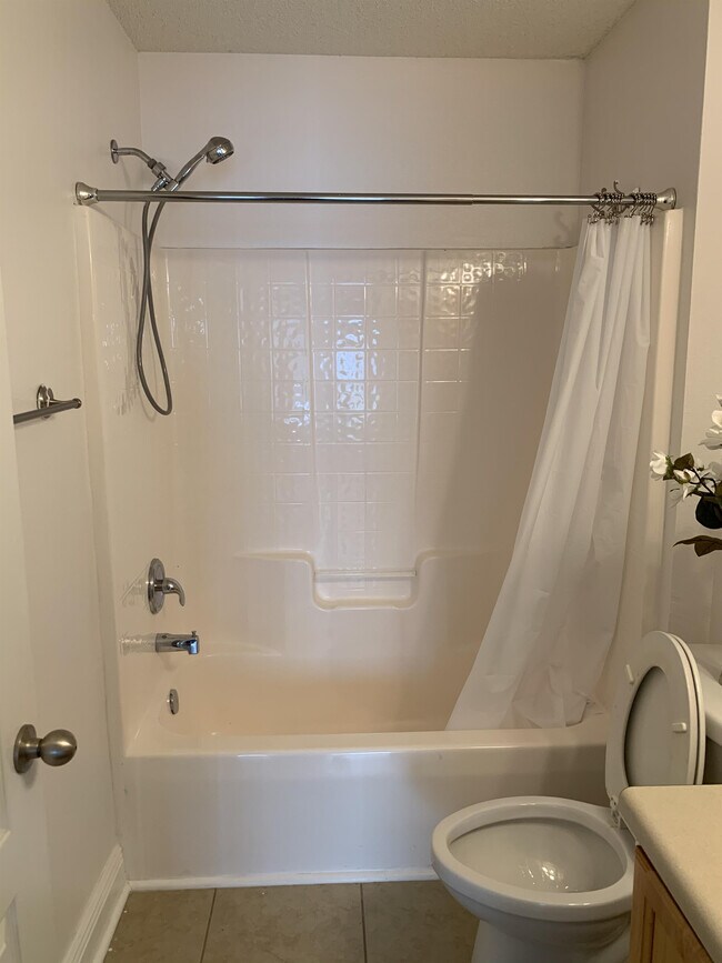 Building Photo - 8949 Camelot Pl