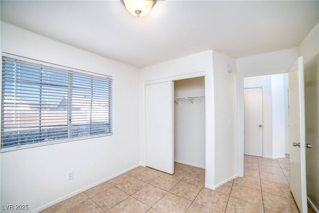 Building Photo - 2542 N Grand Basin Dr