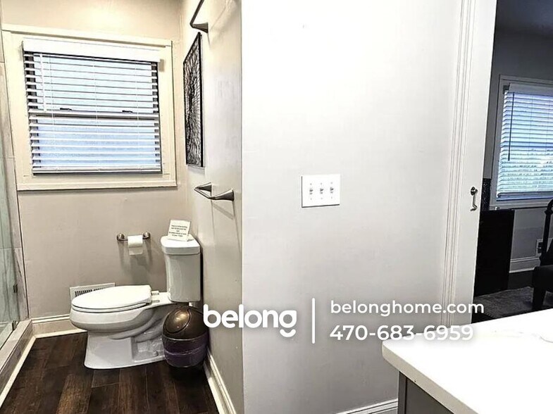 Building Photo - 2511 Susan Ln SW