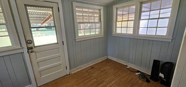 Building Photo - Cutie in the Country