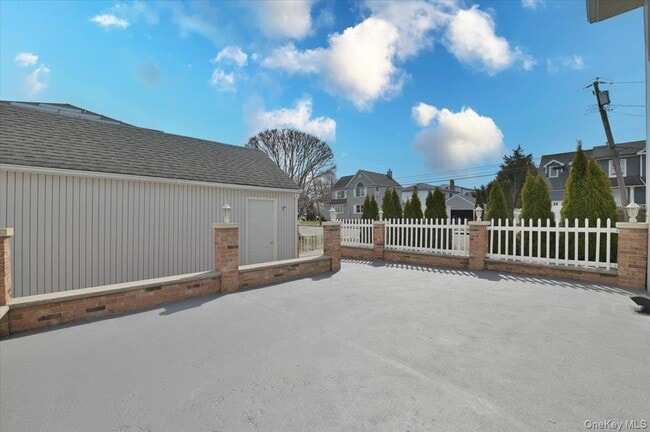 Building Photo - 9 Cabot Rd W