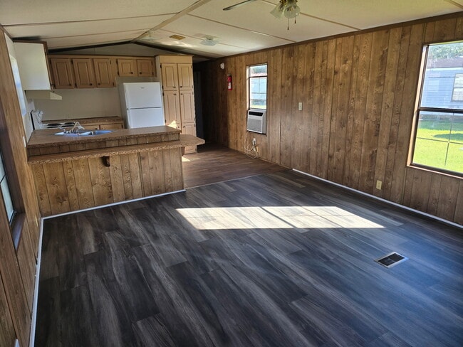 Building Photo - 472 Ruben Wells Rd