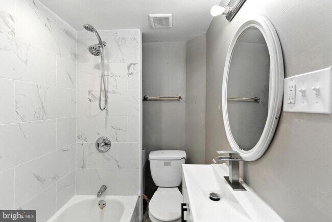 Building Photo - 144 N Dearborn St