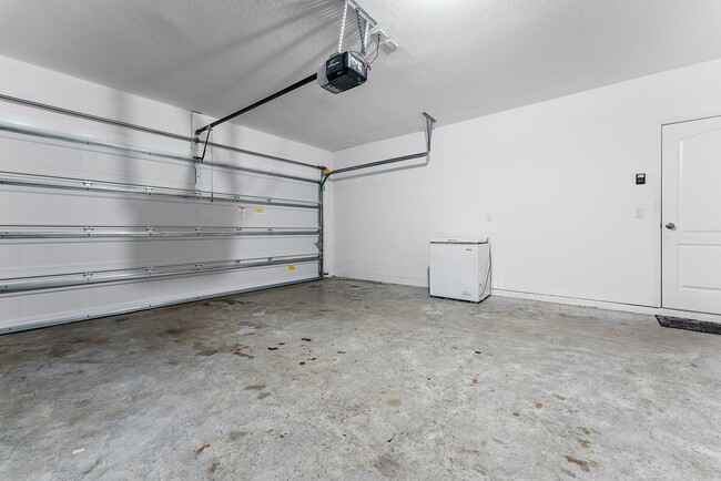 Building Photo - 1053 SW Coleman Ave