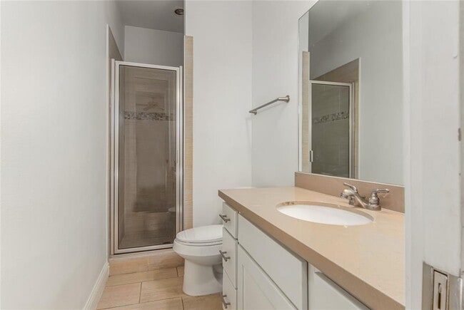 Building Photo - 611 Mazal Ln