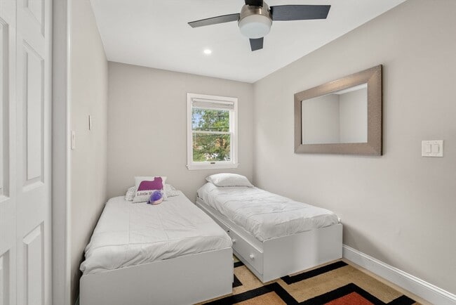 Building Photo - 63 Pine St