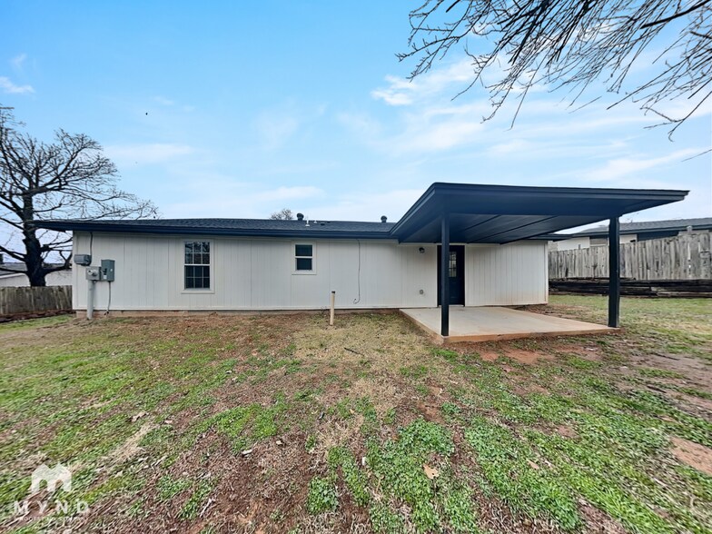 Building Photo - 3212 E Noble Dr