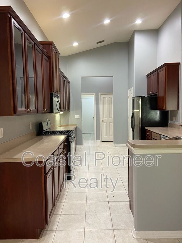 Building Photo - 10542 San Travaso Dr