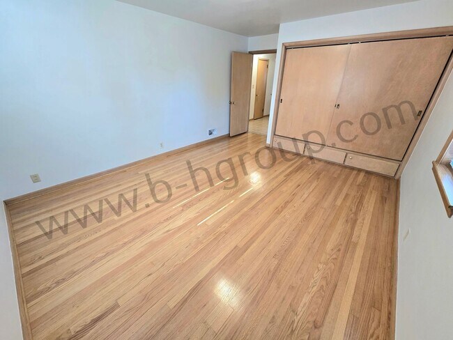Building Photo - 7833 39th Ave