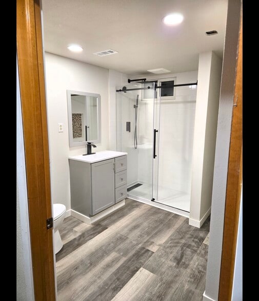 Building Photo - 205 Cypress Cir