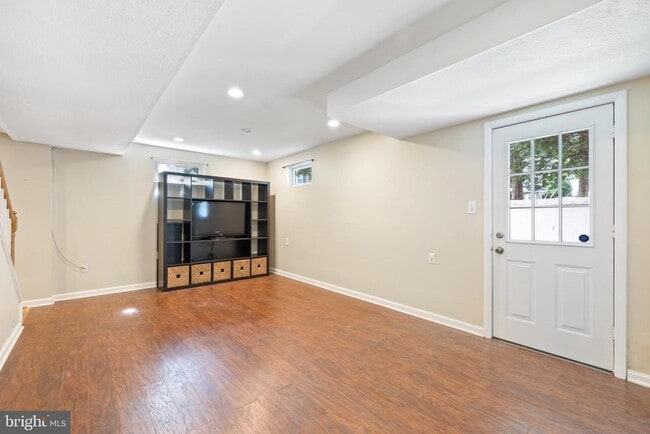 Building Photo - 5601 Wyngate Dr