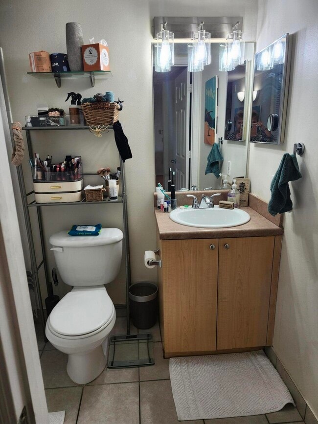 Building Photo - 519 Villa Cir