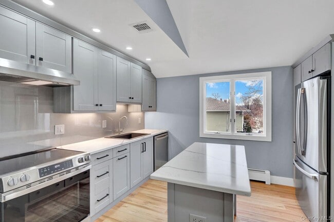 Building Photo - 33 Gaines St