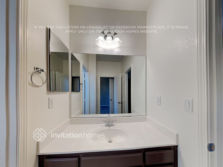 Building Photo - 5747 Grove Ave