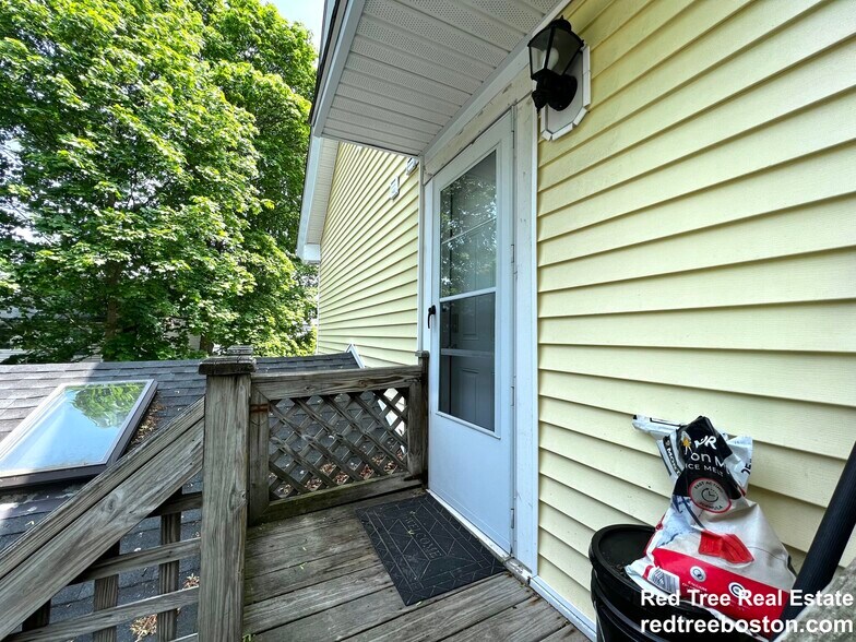 Building Photo - 479 High St