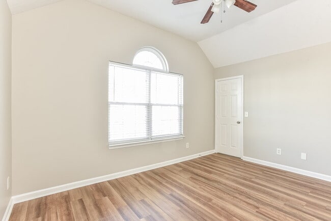 Building Photo - 8025 Logan Dr