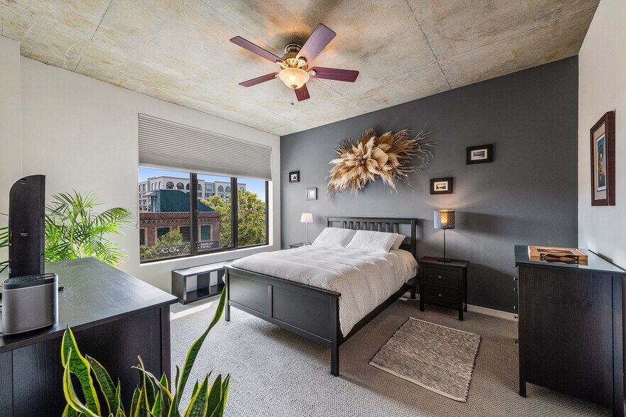 Building Photo - 288 3rd St