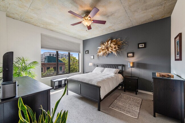 Building Photo - 288 3rd St