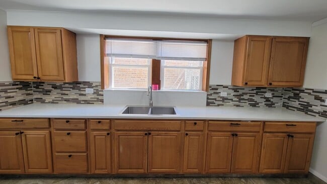 Building Photo - 1824 S 55th Ct