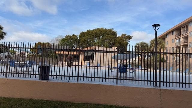 Building Photo - 8895 Fontainebleau Blvd