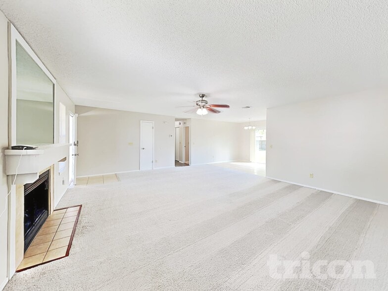 Building Photo - 10719 Lippizan Dr