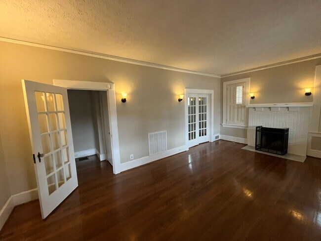 Building Photo - Blending Relaxation & Sophistication to Create the Ideal Place.