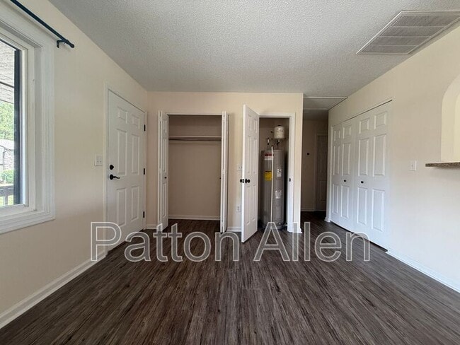 Building Photo - 20 Dawnwood Cir
