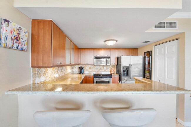 Building Photo - 2011 N Ocean Blvd