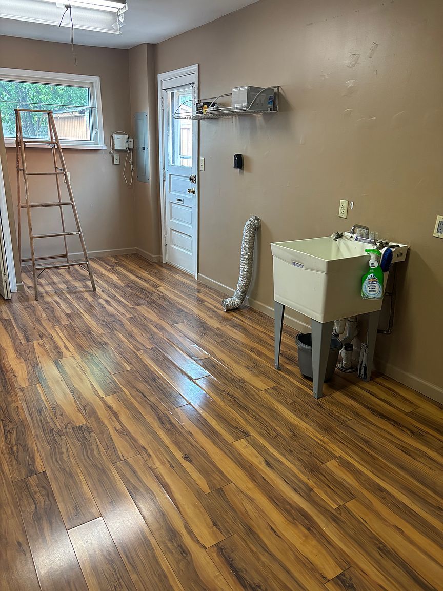 Building Photo - 437 Campus Dr