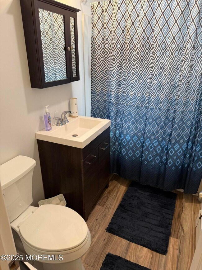 Building Photo - 76 Manchester Ct