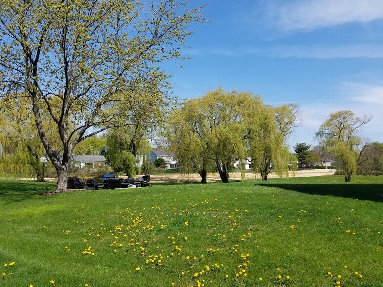 Building Photo - 580 Lawrence Ave