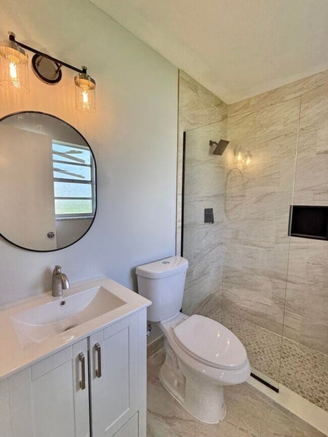 Building Photo - 7257 Pine Park Dr N