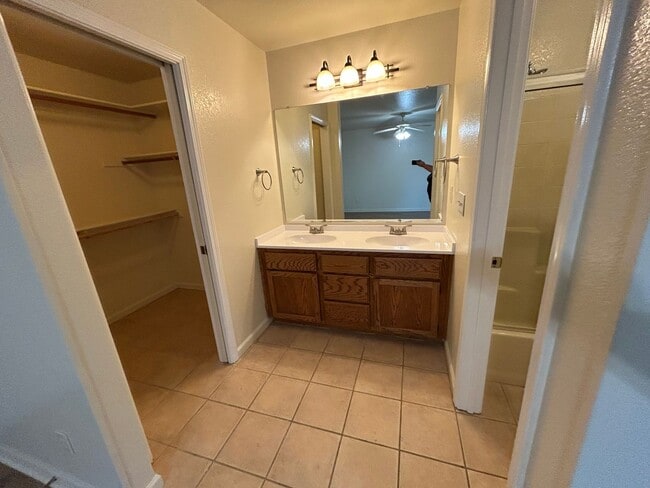 Building Photo - 3 Bedroom Home for Rent in Anderson CA | Large Family Room, 2 Car Garage, Pet Friendly