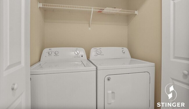 Building Photo - 381 Dante Cir